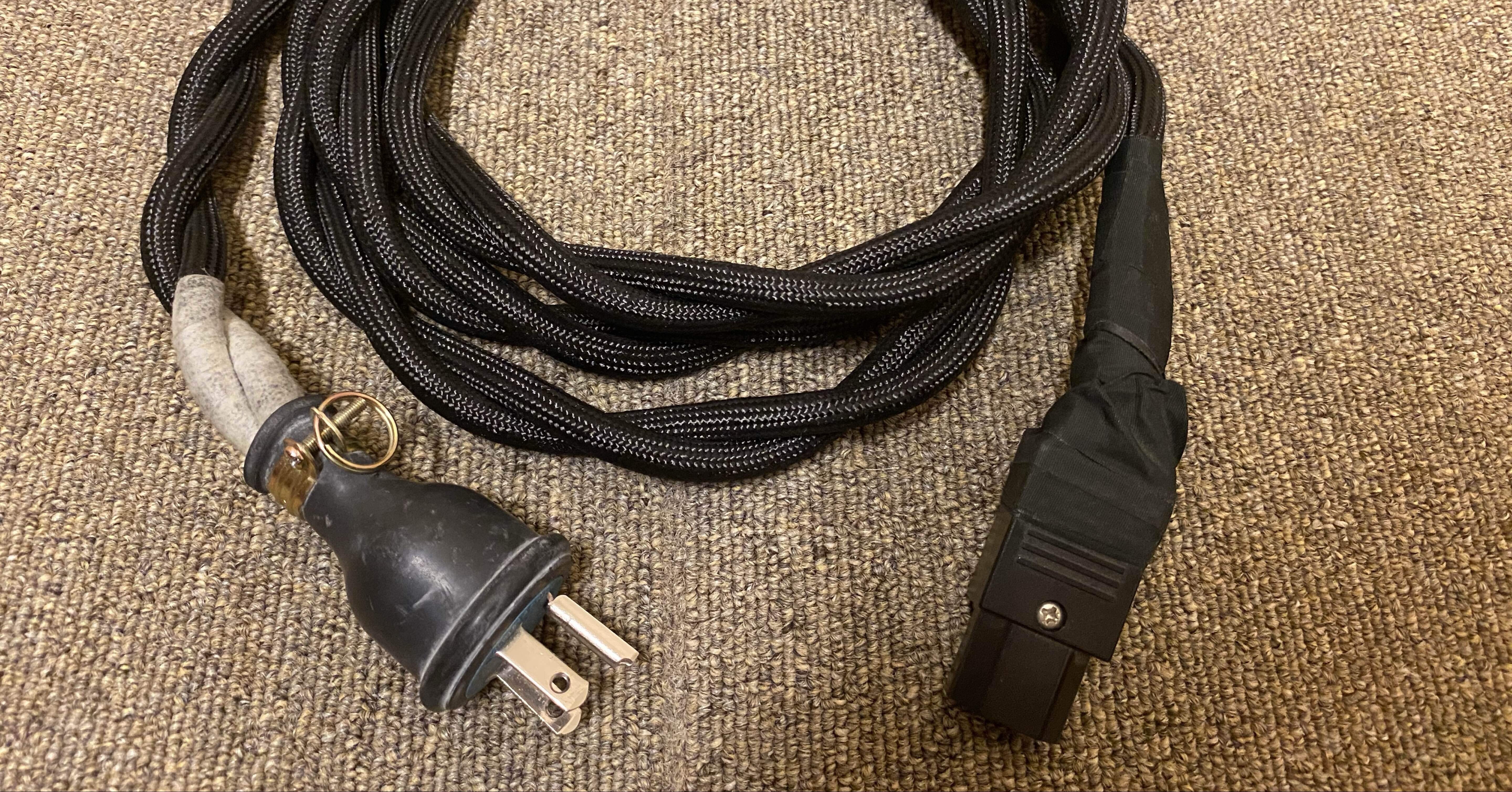 AUDIO FSK クローム格付きピンケーブル/1ｍ AUDIO FSK クローム格付きピンケーブル/1m 落ち着いたサウンドが魅力