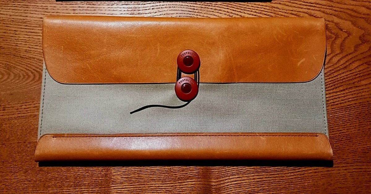 職人技がキラリと光る 「POSTALCO」のトラベルウォレット