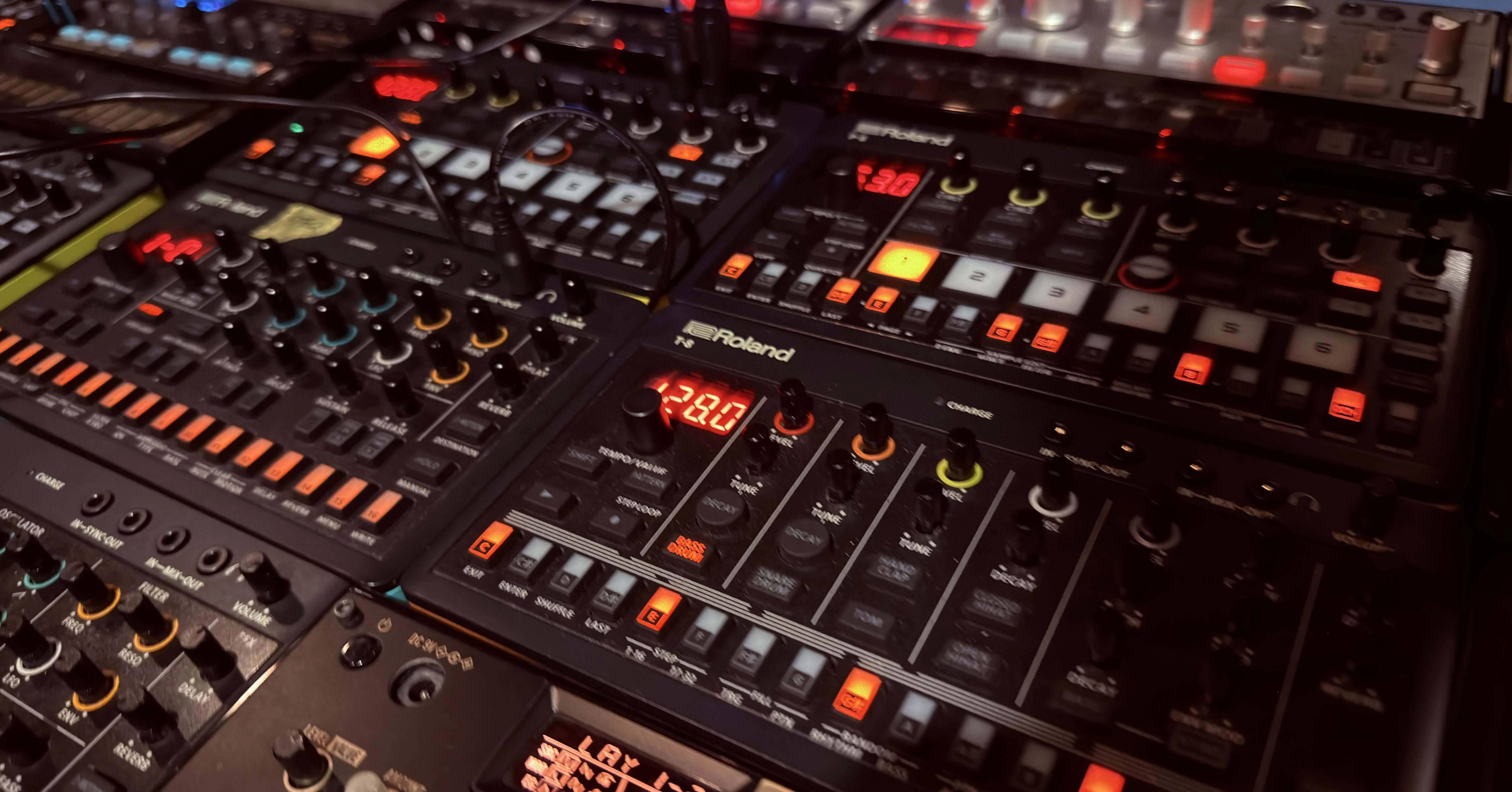 MIDI虚無機材史 #8 Novation Bass Station Rack(1995年）｜BS6743