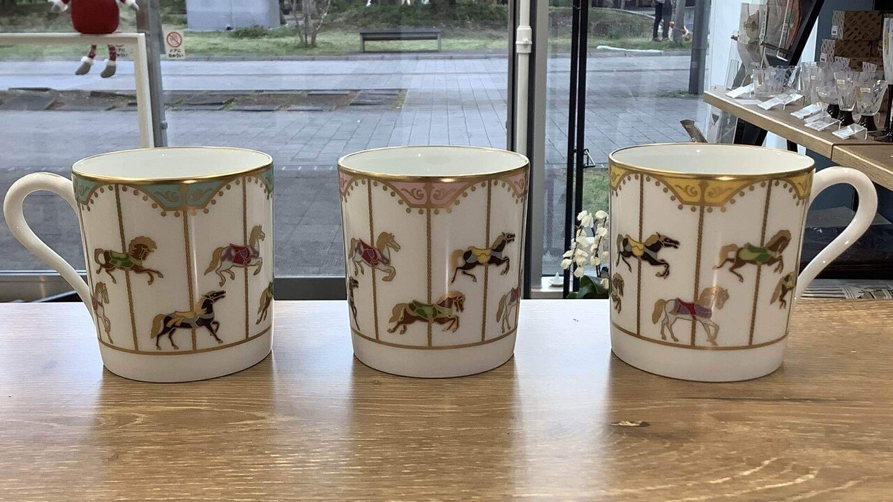 大倉陶園 うまくゆく 回転木馬 マグカップのご紹介｜テーブル