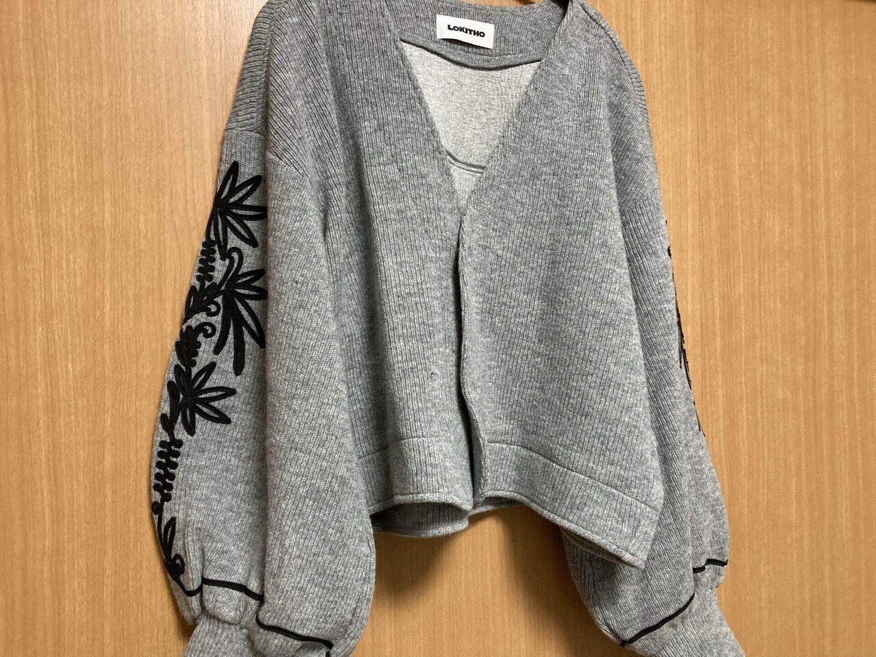 LOKITHO ロキト コード刺繍 トップス mame murral 定番ミモザ刺繍の別注カットソーも登場！『LOKITHO(ロキト