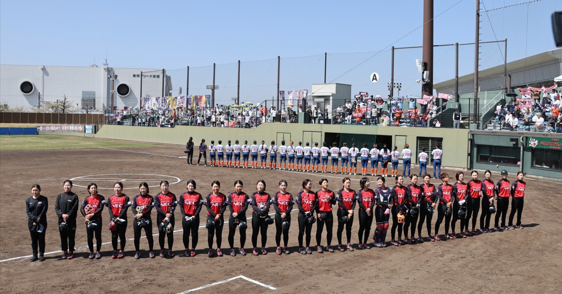 熱戦の陰で消えたロゴや特別席 JDリーグ開幕｜若林哲治