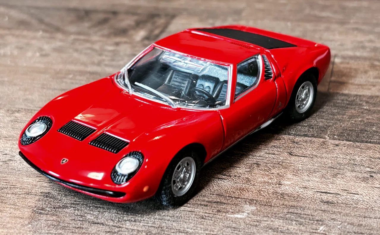 TOMICA］旧き良きスーパーカーたち——手のひらサイズの速度と憧れ｜GOOD