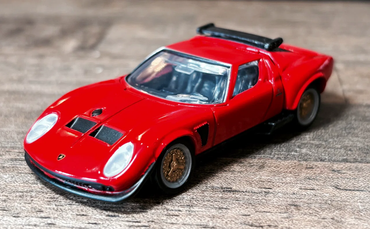 TOMICA］旧き良きスーパーカーたち——手のひらサイズの速度と憧れ｜GOOD
