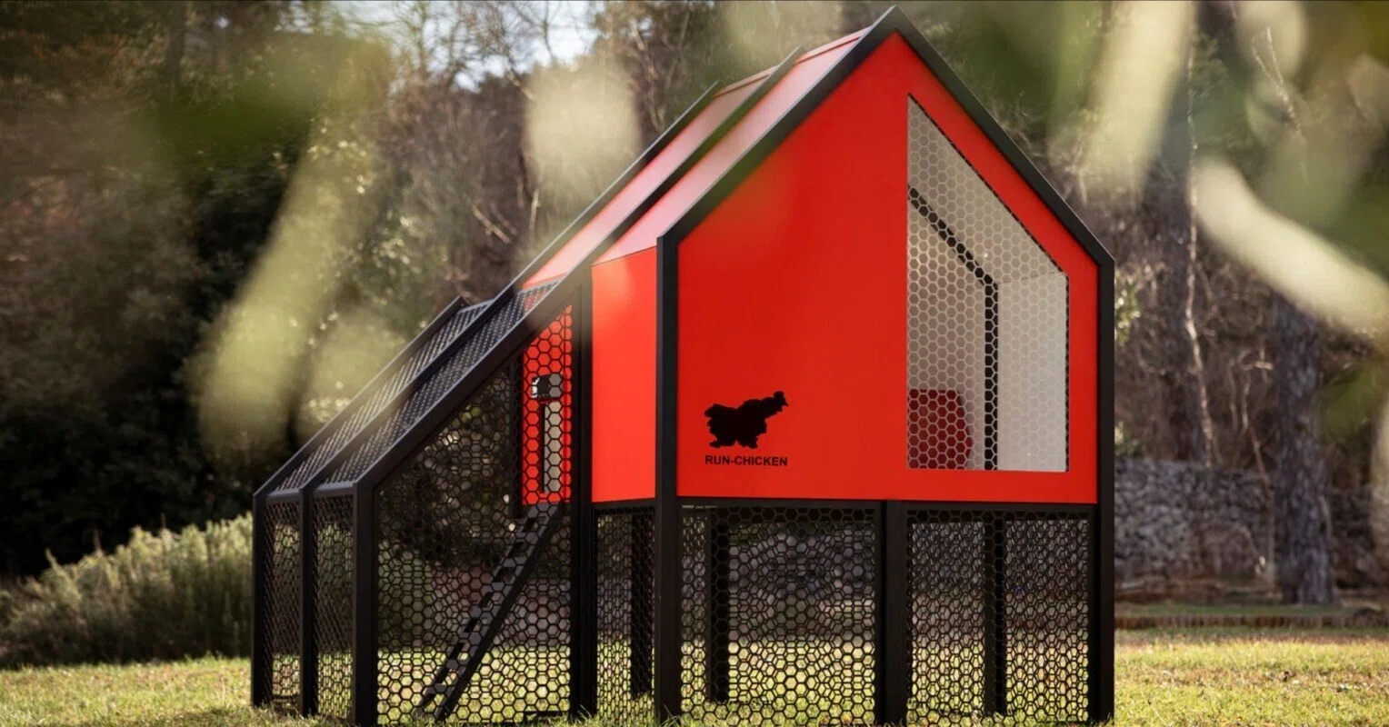 鶏小屋の必需品】鶏小屋の温度管理と自動ドア活用ガイド｜寒さ対策で鶏