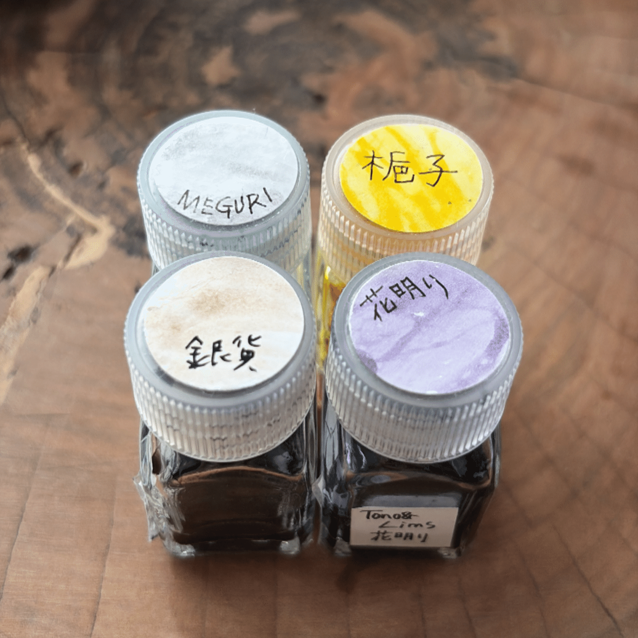 万年筆インクの収納術～タミヤ瓶とラベルあれこれ｜手帳Q子