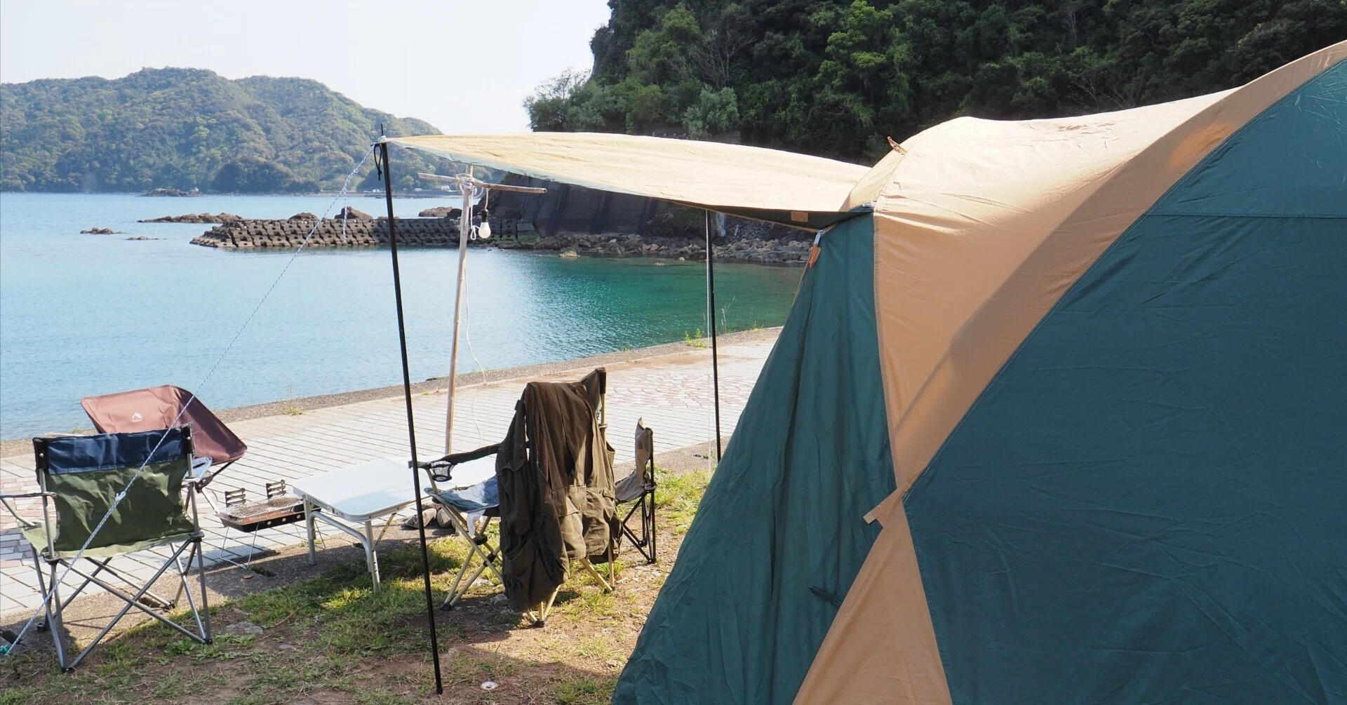 高知の海で楽しむ「飲んだくれキャンプ」。絶景と酒に酔いしれる｜中山道雄