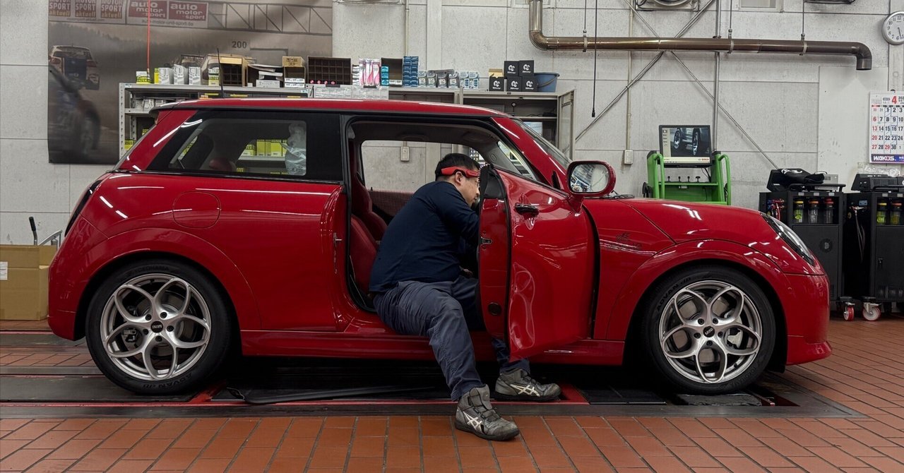 BMW ミニクーパー　ハローキティ　濃いピンク サンリオ ハローキティ車 レトロミニクーパー ピンク ミニカー