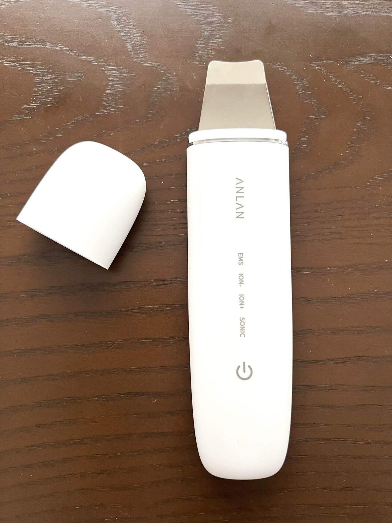 ESM機能搭載美顔器 パールホワイト 新品未使用 激安だったので生まれてはじめて美顔器というものを買ってみた