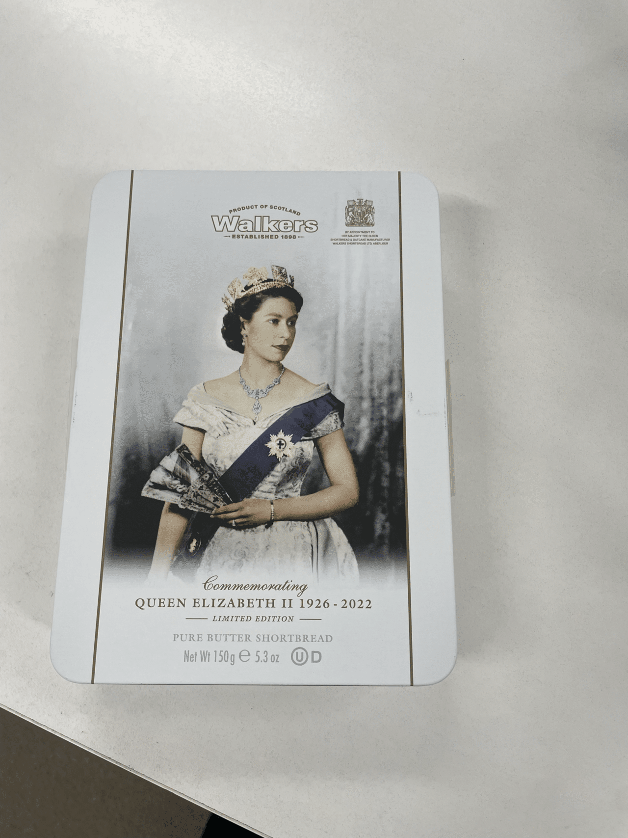 エリザベス女王クッキー缶 ロイヤルファミリー エリザベス女王 クッキー缶 英国フェアで買った