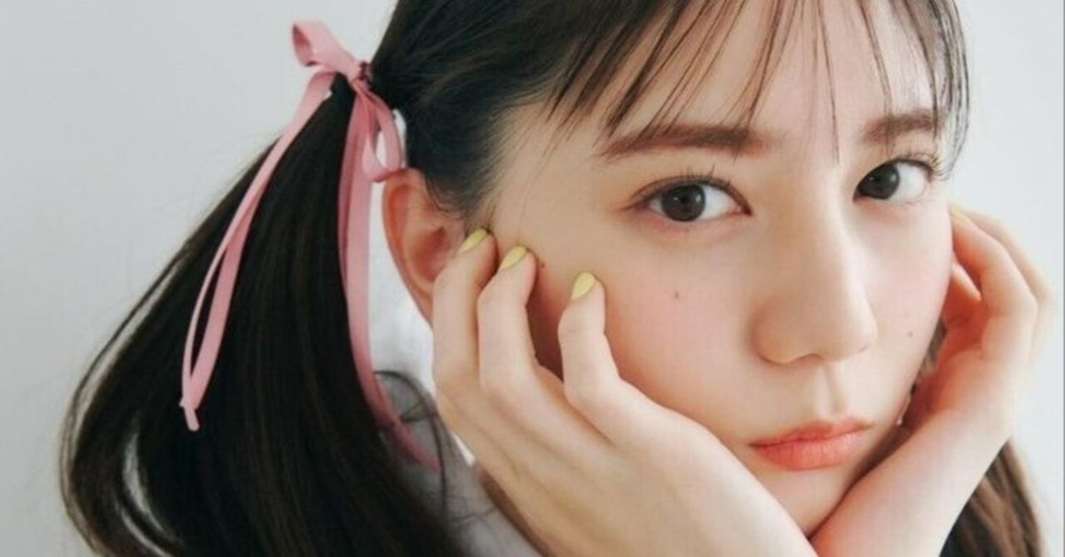 幼馴染のアイドル小坂菜緒の目の前で妄ツイ見てたら怒られた｜AXIRA