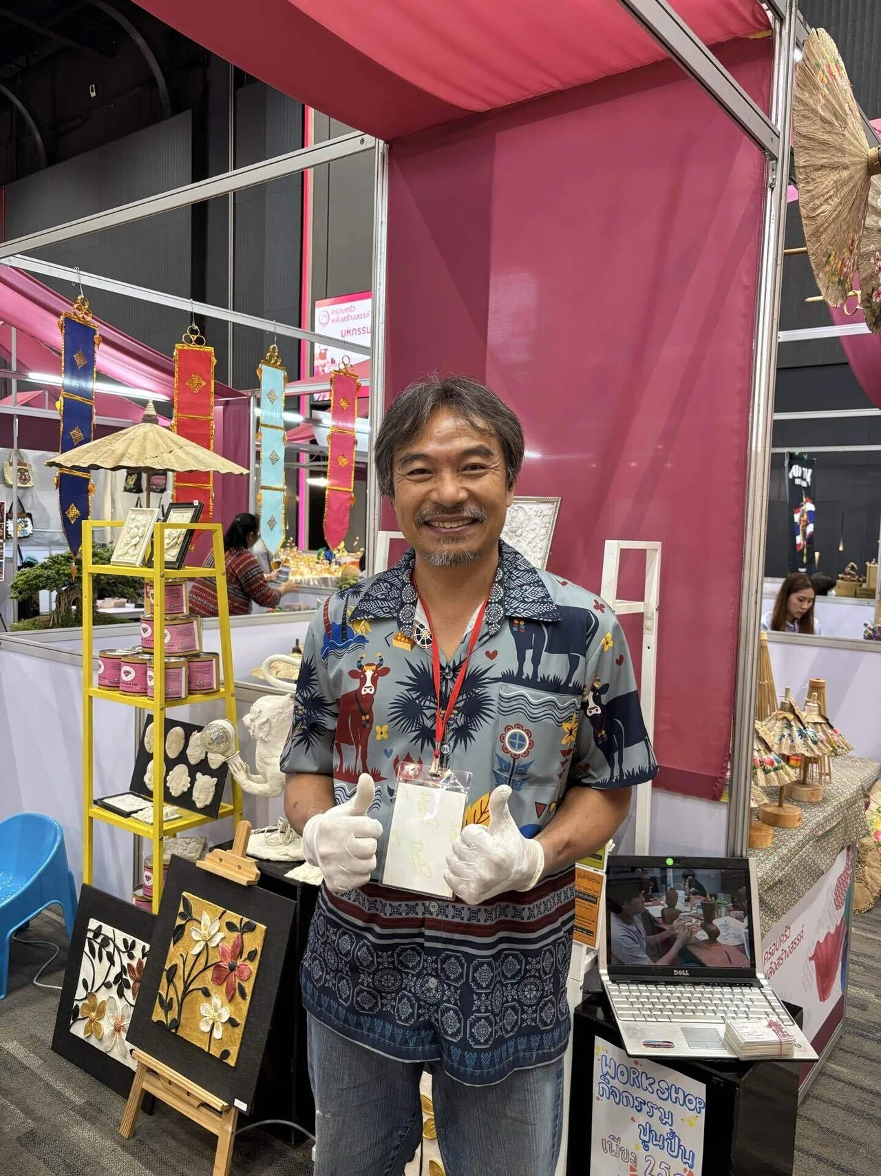 タイで飾り漆喰体験】タイの有名な職人に鏝絵（こてえ）を教えてもらっ