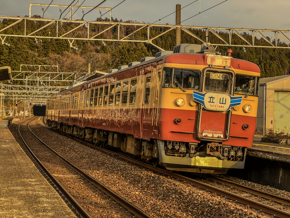 北陸2号】使用済硬券 急行券 B寝台券 乗車駅 石動 （切符資料室）
