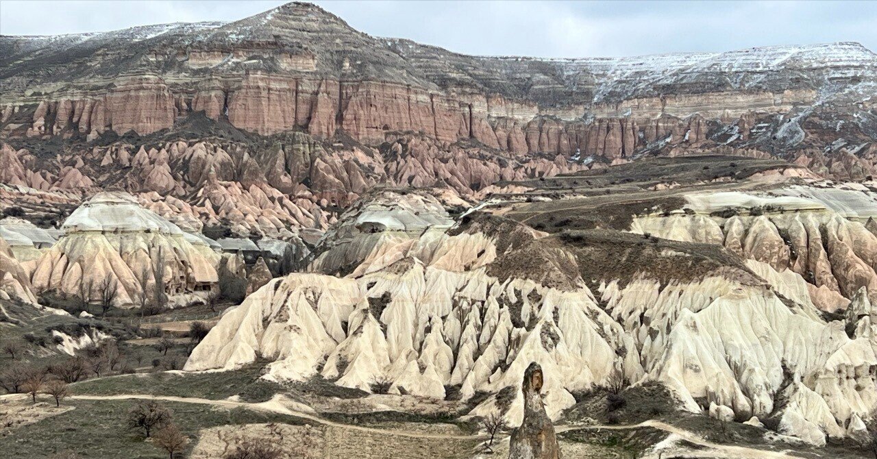 奇岩群の間を馬に乗って〜トルコ紀行（22）｜たなかともこ@ツレヅレビト