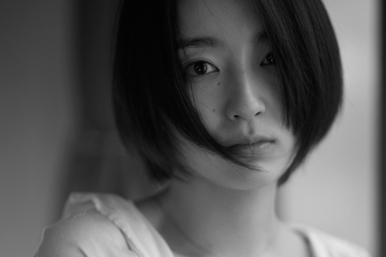 モノクロ女性ポートレート版画 モノクロの世界でポートレートを。Leica SLのモノクロでポートレートを