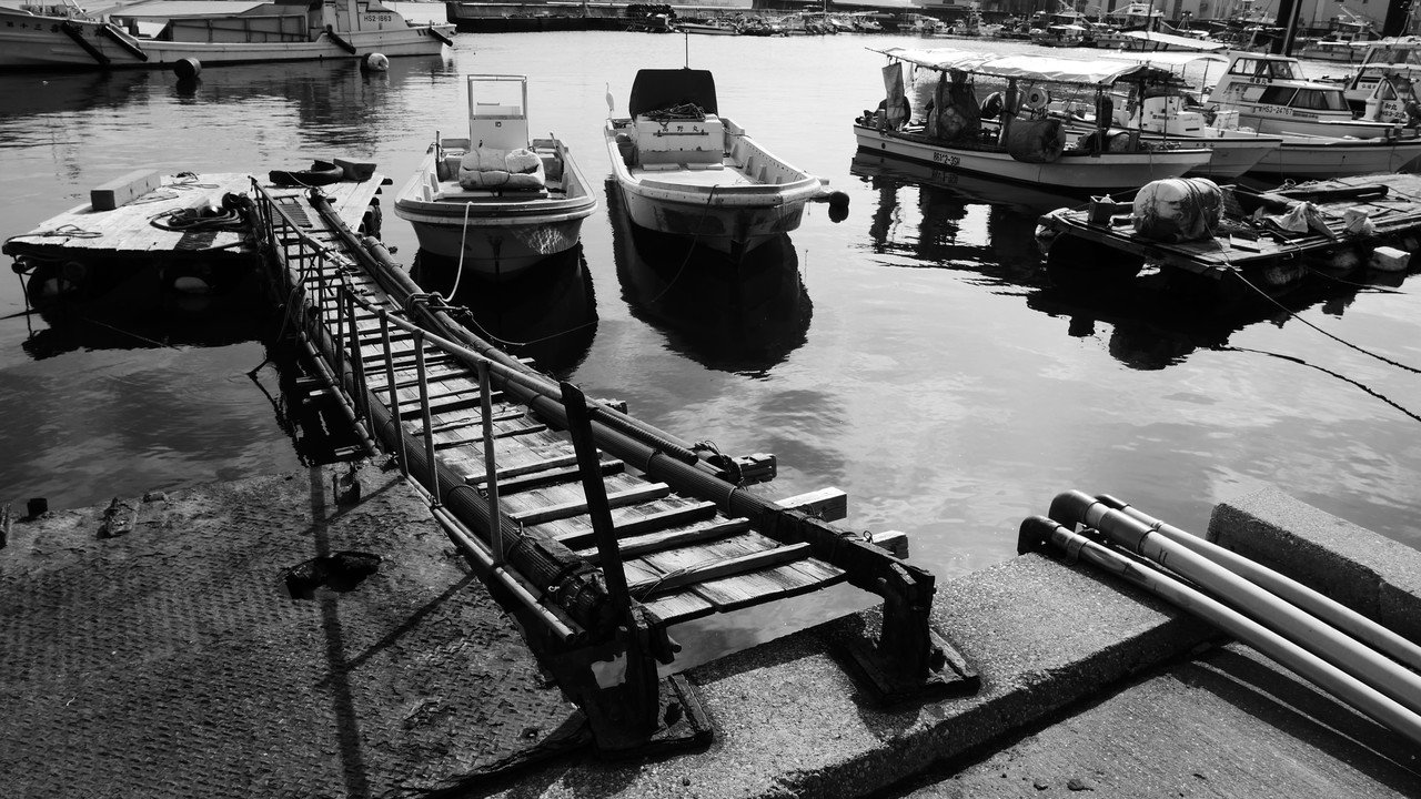 江波漁港その２ 今日のモノクローム写真 ちゃれsun Note