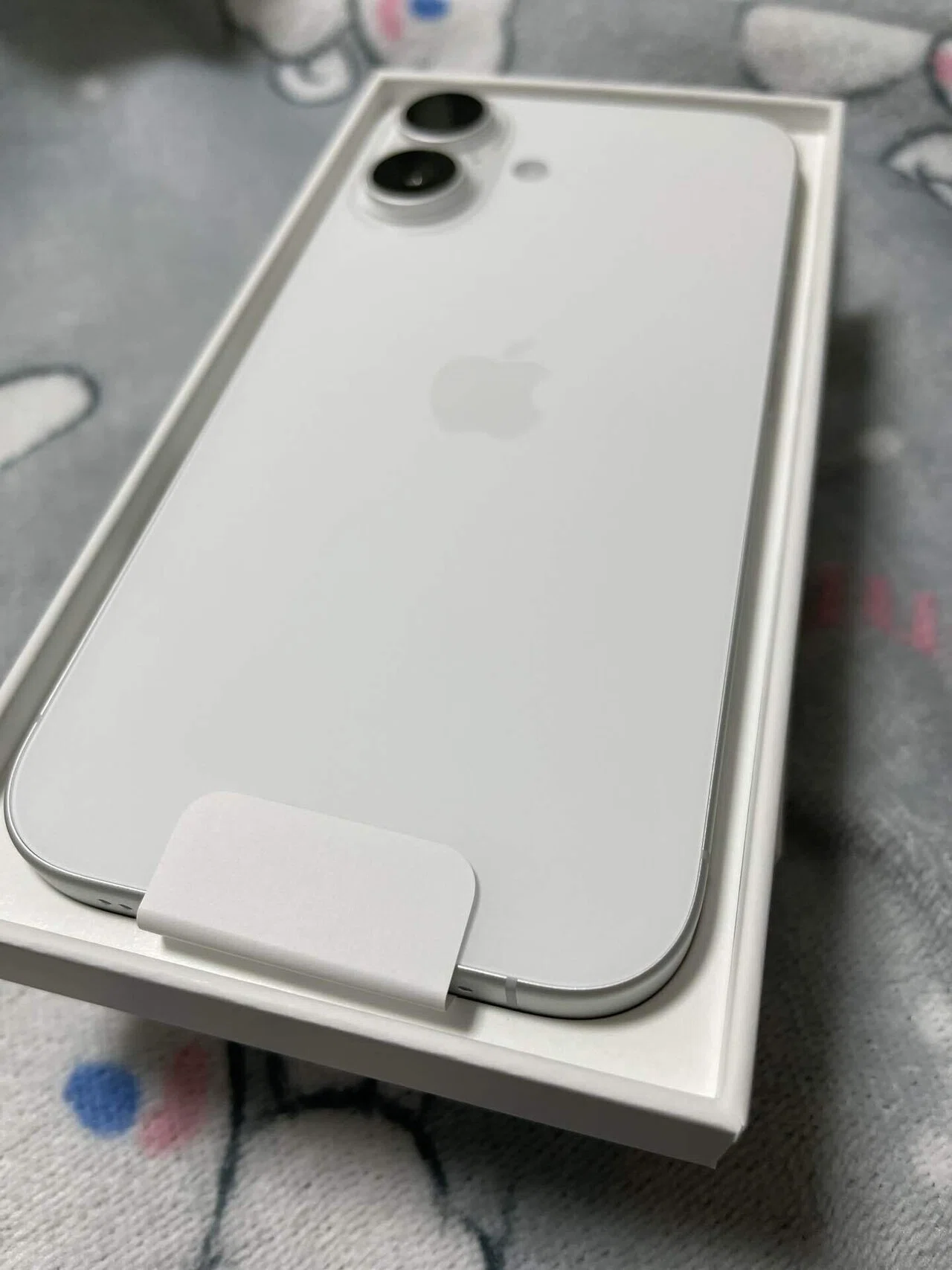 24】iPhone12miniより、ずっとはやい！！iPhone16レビュー｜みずいろ