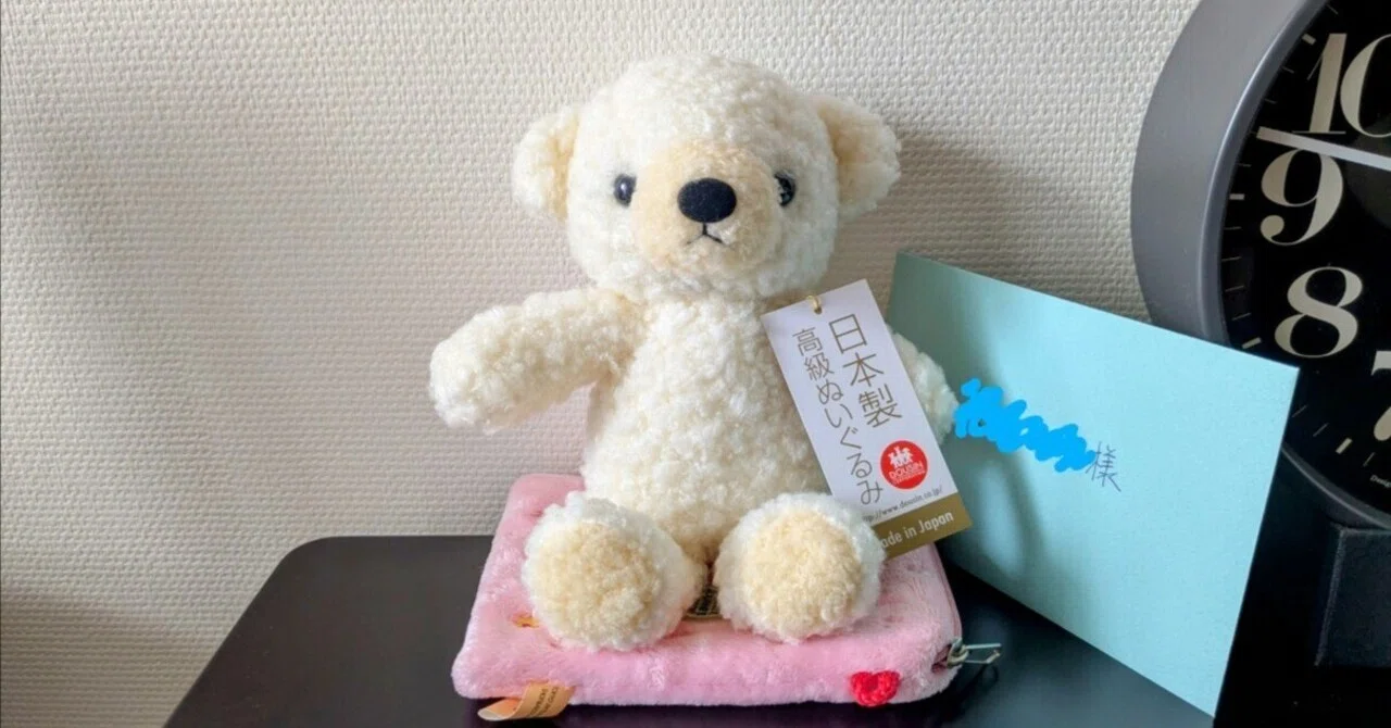 クマ型ぬいぐるみ 笑顔デザイン 大人に「ぬいぐるみ」？贈ってみたら、母が笑顔になりました｜宮野真有