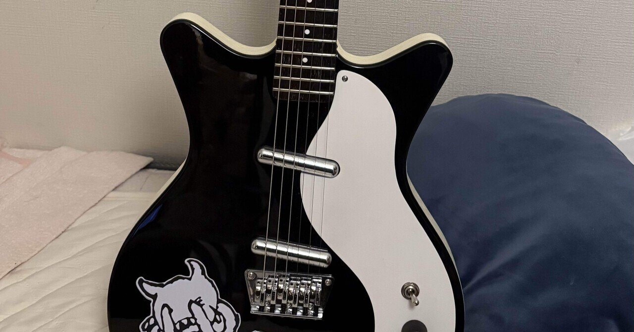フレットの間が異様にスキャロップ加工されたベトナムギター フレットの間が異様にスキャロップ加工されたベトナムギター