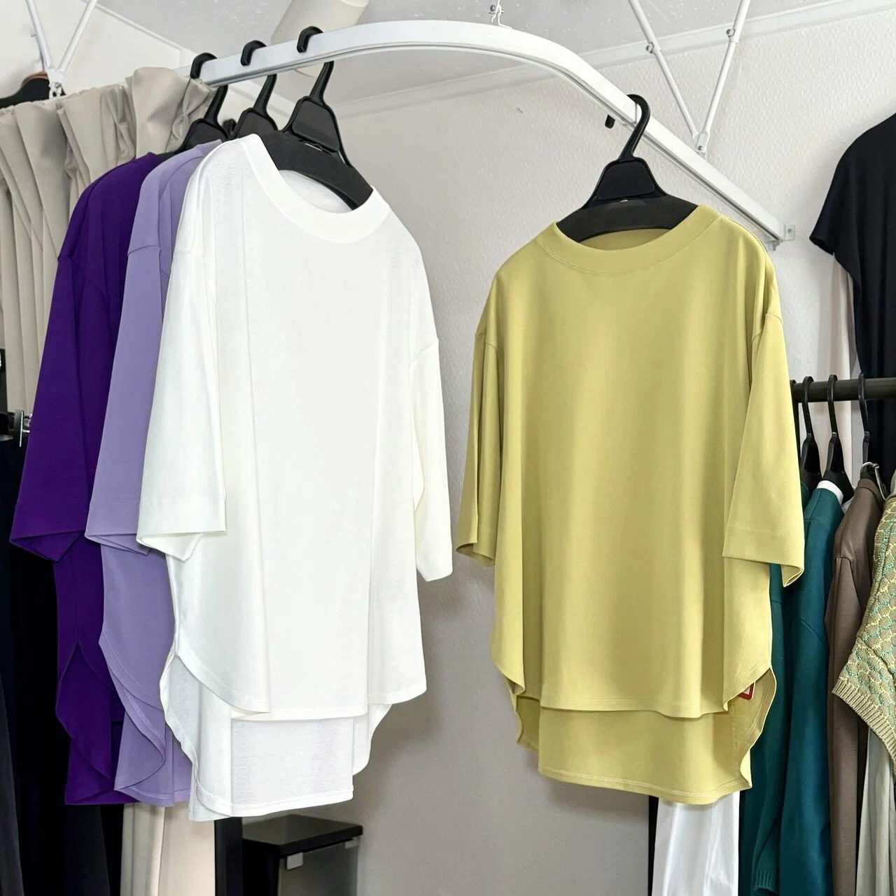 T-shirt made of Japanese high-gauge twisted yarn in a rib-knit 