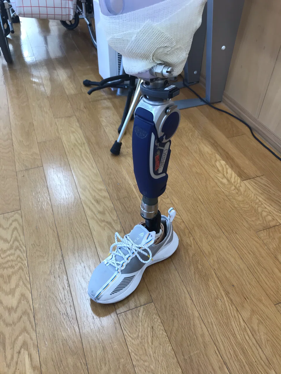 義足美品、膝部3R80 無知