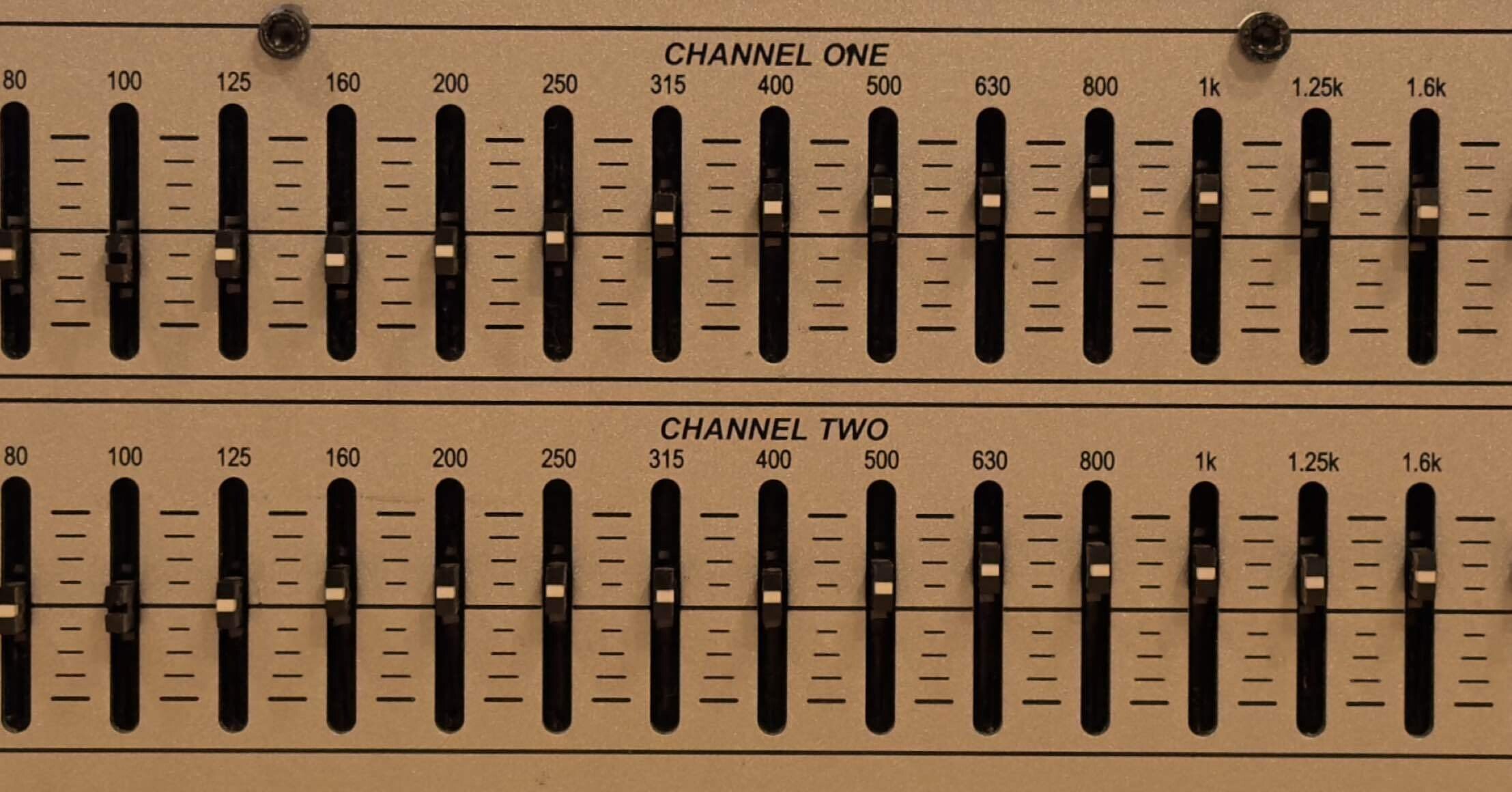 dbx 2ch 31バンド・グラフィックイコライザー 231S 即日発送 楽天市場】DBX ディービーエックス 231S ◇ 2ch 31バンド イコライザー
