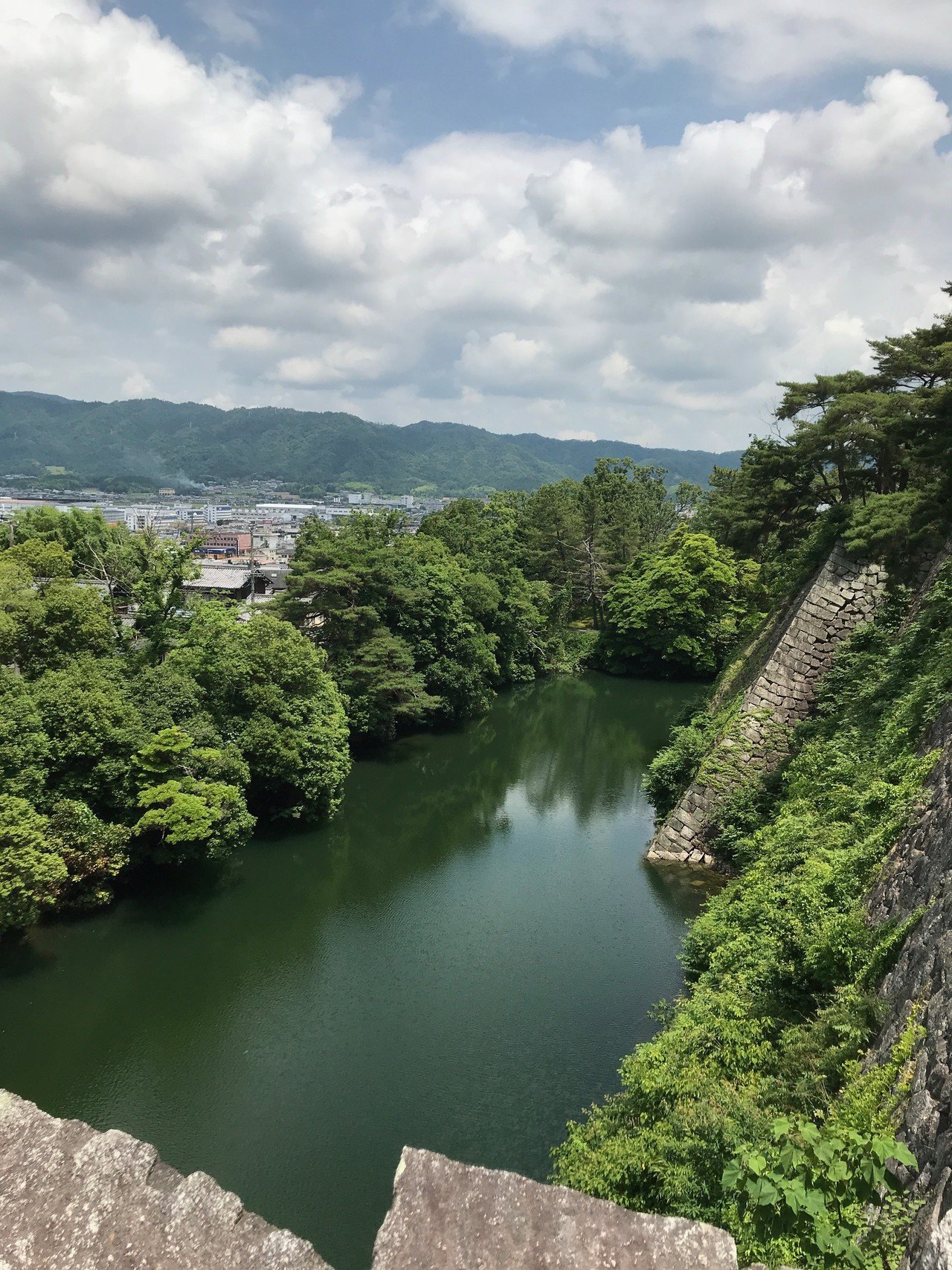 上野城高石垣から堀を臨む 伊賀鉄 Note