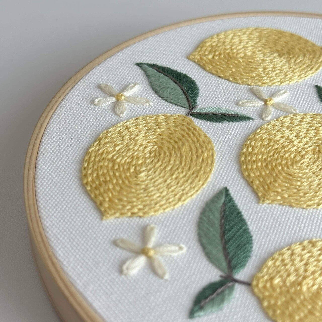 夏といえば◯◯」｜はなこまち/刺繍作家