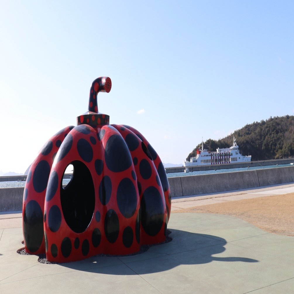 直島】宮浦港の[赤い南瓜],