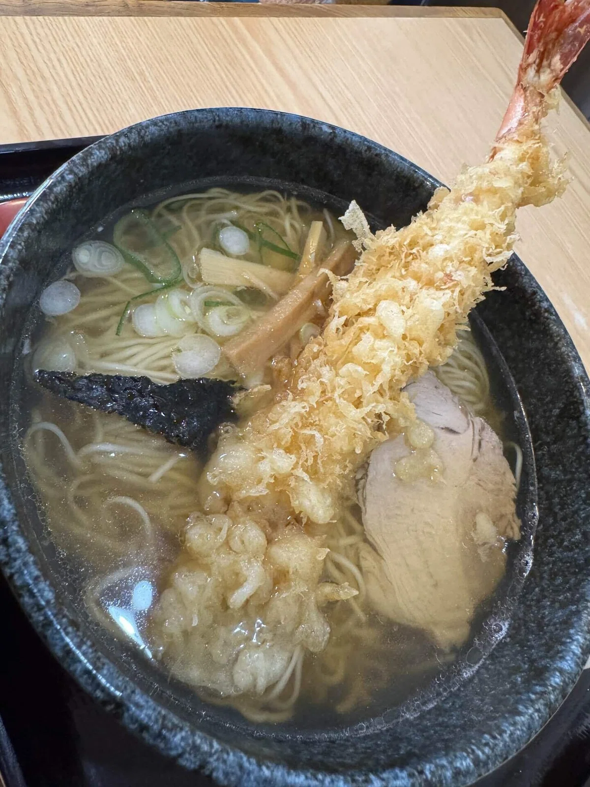 蕎麦屋のエビ天ラーメン(天中華)|フェルナンド