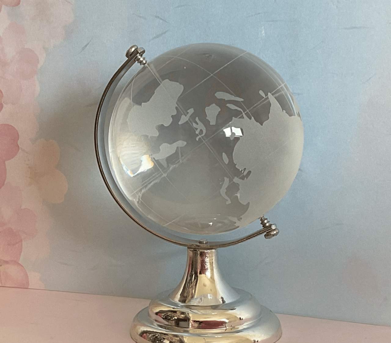 ガラス製の地球儀 くるくる回して世界史の勉強 洋の東西問わず歴史は