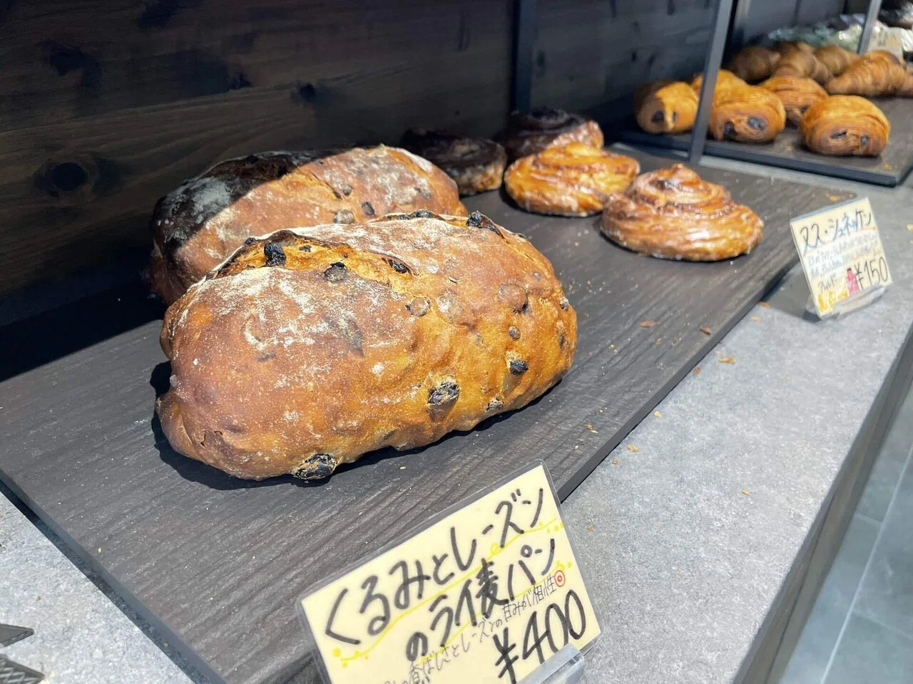 辻調理師専門学校 東京の学生が作った製菓・パンを販売する現場を視察