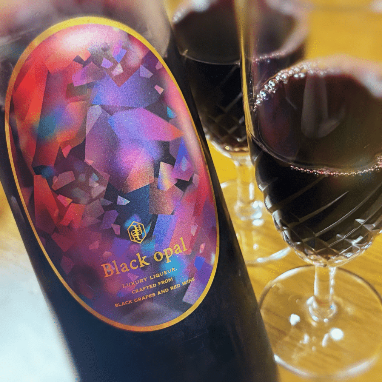 ブラックオパール入りの瓶 BLACK OPAL｜わしぴ@お酒の記録