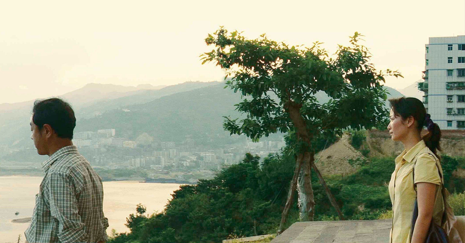 専用　賈樟柯　他 映画評『新世紀ロマンティクス』（ジャ・ジャンクー監督）／文＝南部健