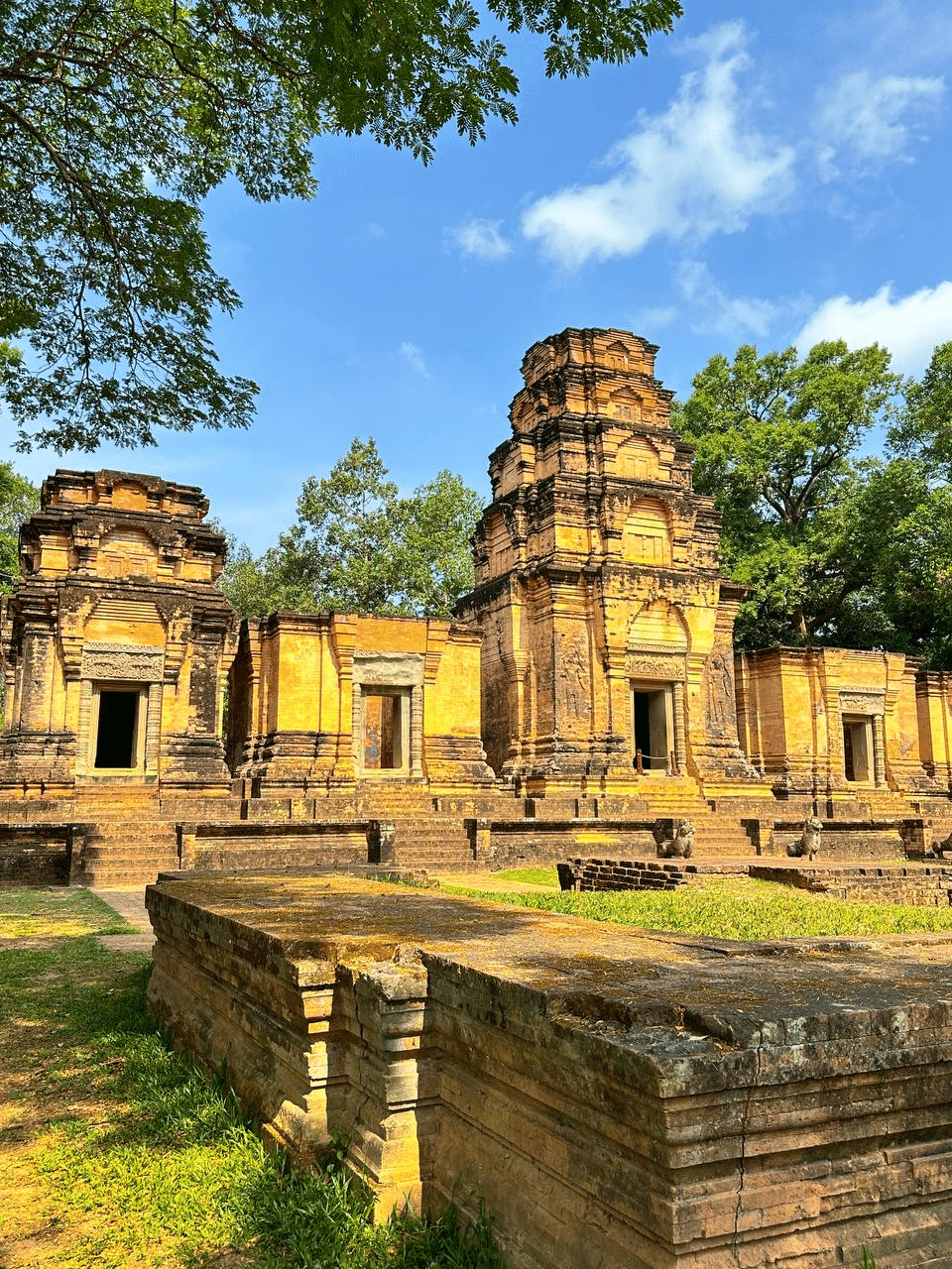 プラサットクラヴァン遺跡の歴史と観光情報をご案内いたします