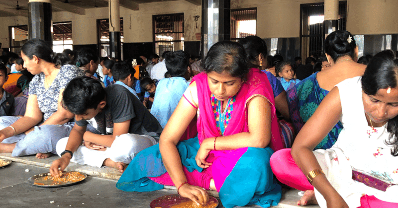 #40　食の前での平等。Udupiのクリシュナ寺院で、千人同時多発カレーを食べてきた