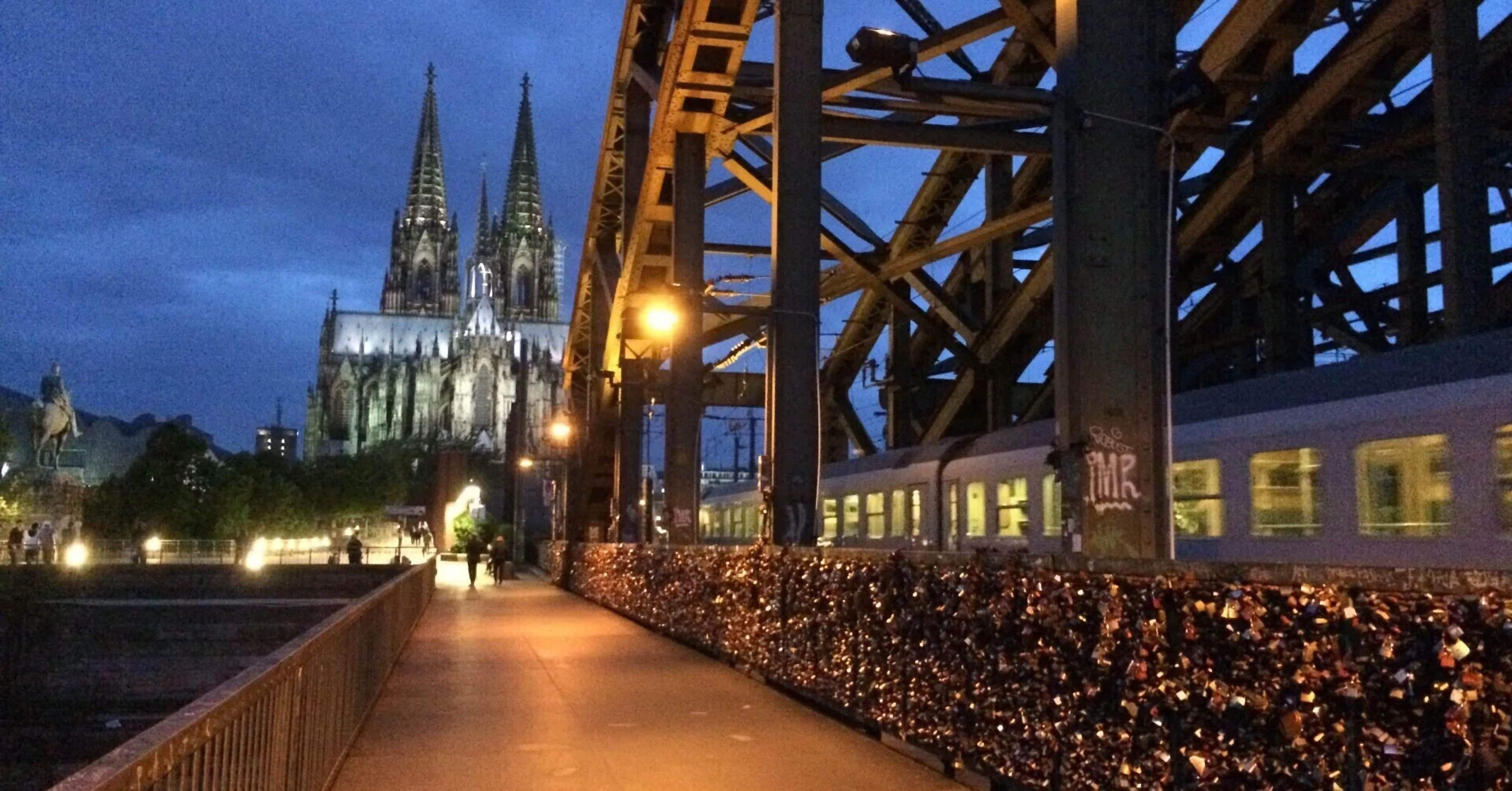 ケルンぶらり旅：大聖堂と本場ケルシュを味わう🍻｜なちゃこ