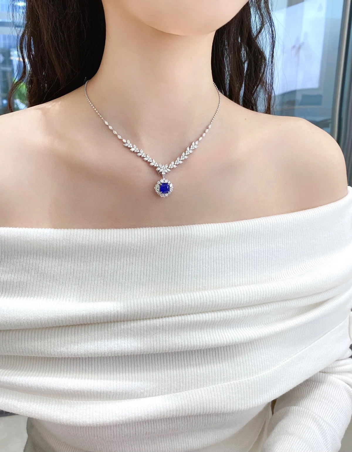 大きな「ロイヤルブルー」天然サファイアリングのご紹介｜ジュエリー長谷川