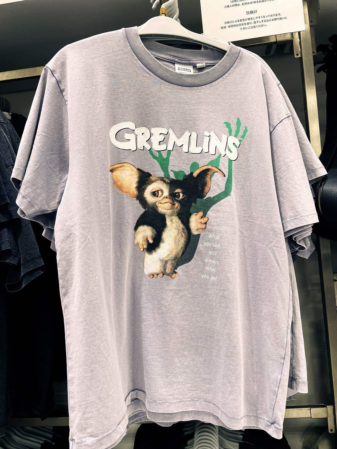 買って正解】GU×80年代映画Tシャツが激アツ！部屋に飾っても