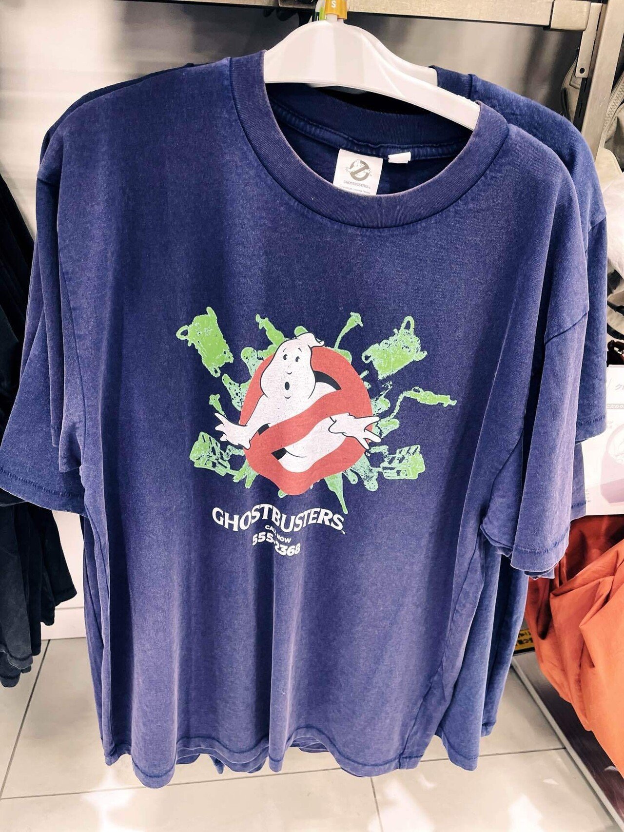 買って正解】GU×80年代映画Tシャツが激アツ！部屋に飾っても