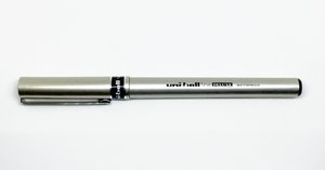 シャンパンゴールドな「uniball ZENTO シグニチャーモデル」0.7mmを