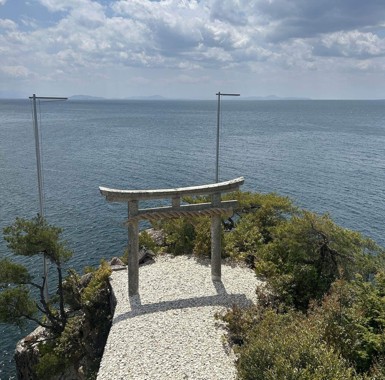 琵琶湖に浮かぶ聖域。竹生島（滋賀県）｜めひろんねこMehiron.neco