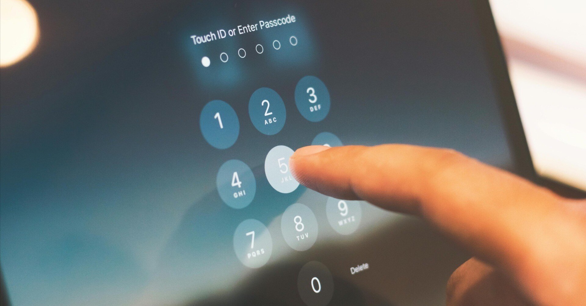 スマホに「指紋認証」「顔認証」を設定するメリット・デメリット｜スマホ暮らしのヒント帖｜家族を支えるスマサポ