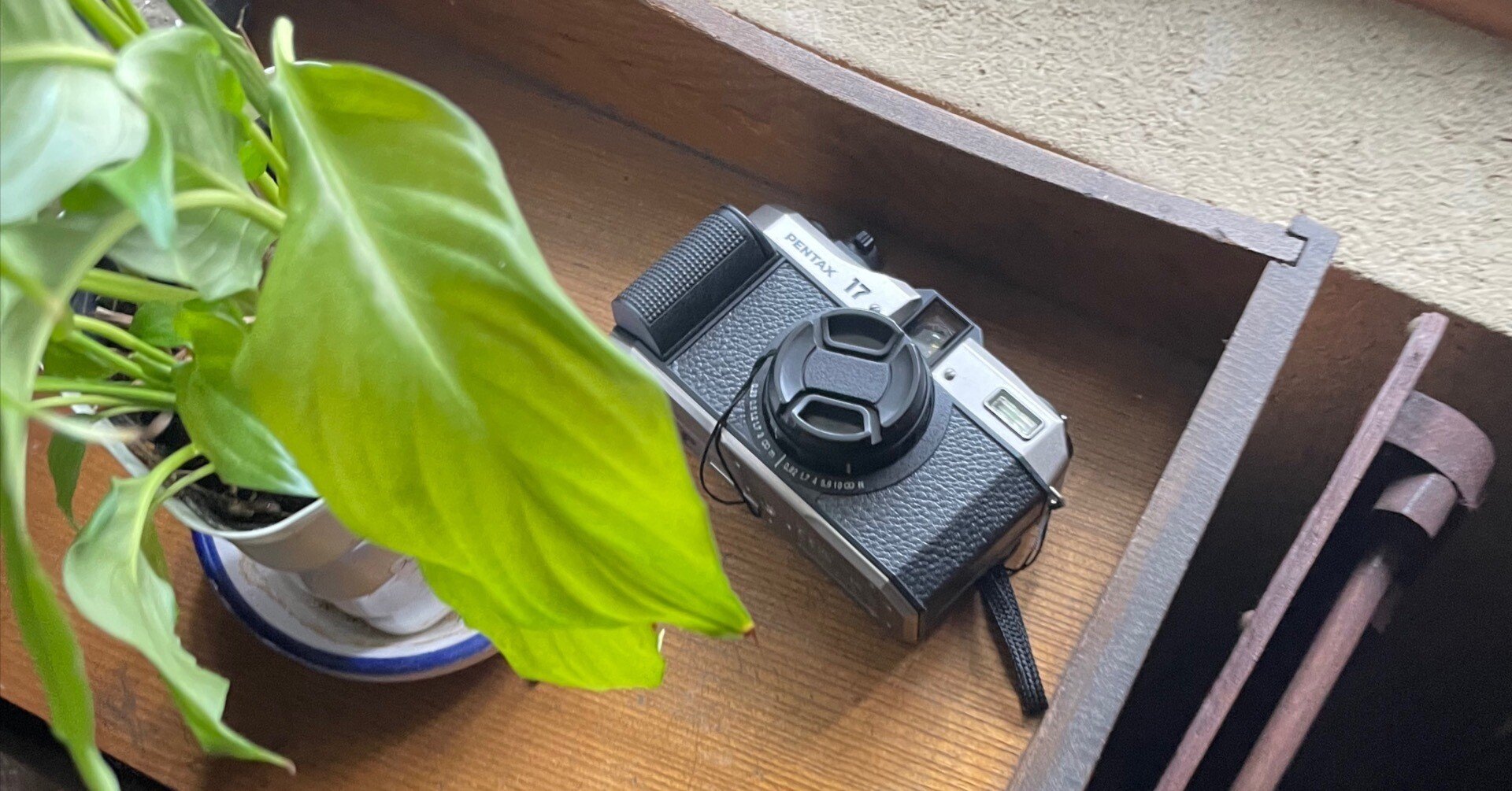 PENTAX17 電池の減りが早いのは故障です さっさと修理に出そう｜鎌倉