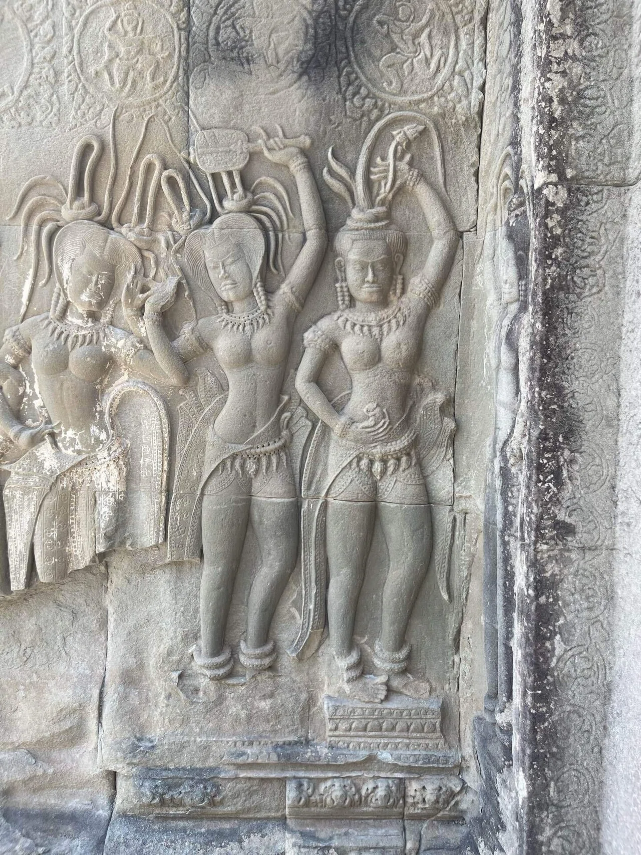 アンコール女神石像Sambuor Prei Kuk1800年代 プレアンコール アンコールワット第二回廊の図書館が修復されました。｜プレアヴィヒア