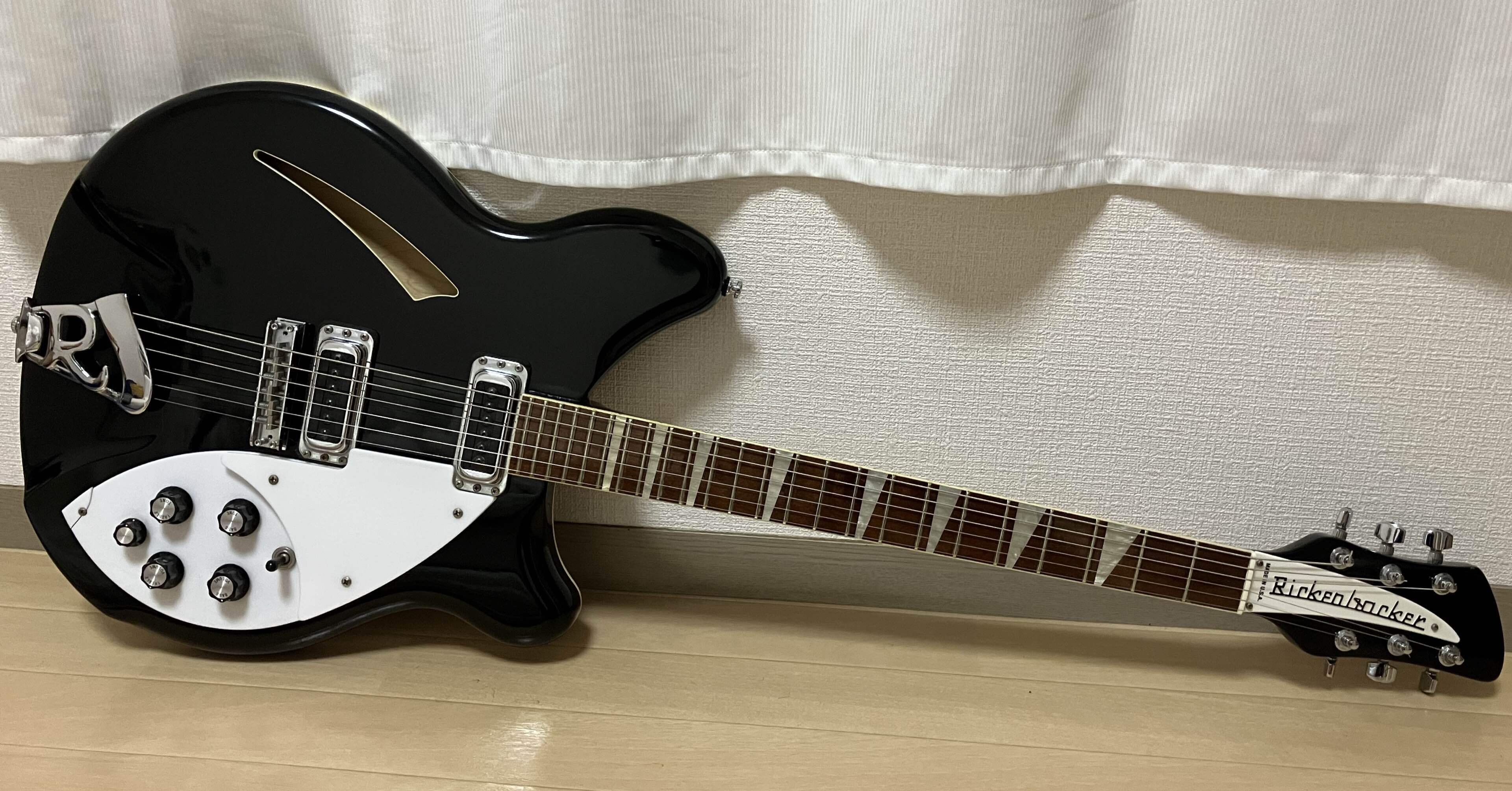 機材のこと】Rickenbacker 360 Jet glo｜ふらんく
