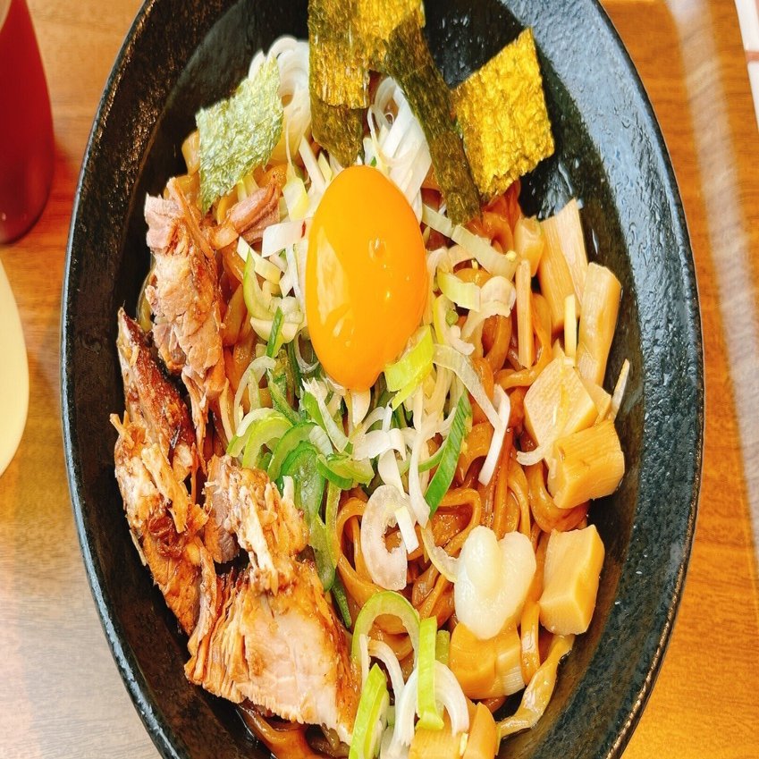 MEN in EZO SUSUKINO: まさに至高！にんにくのパンチがきいた、極太麺