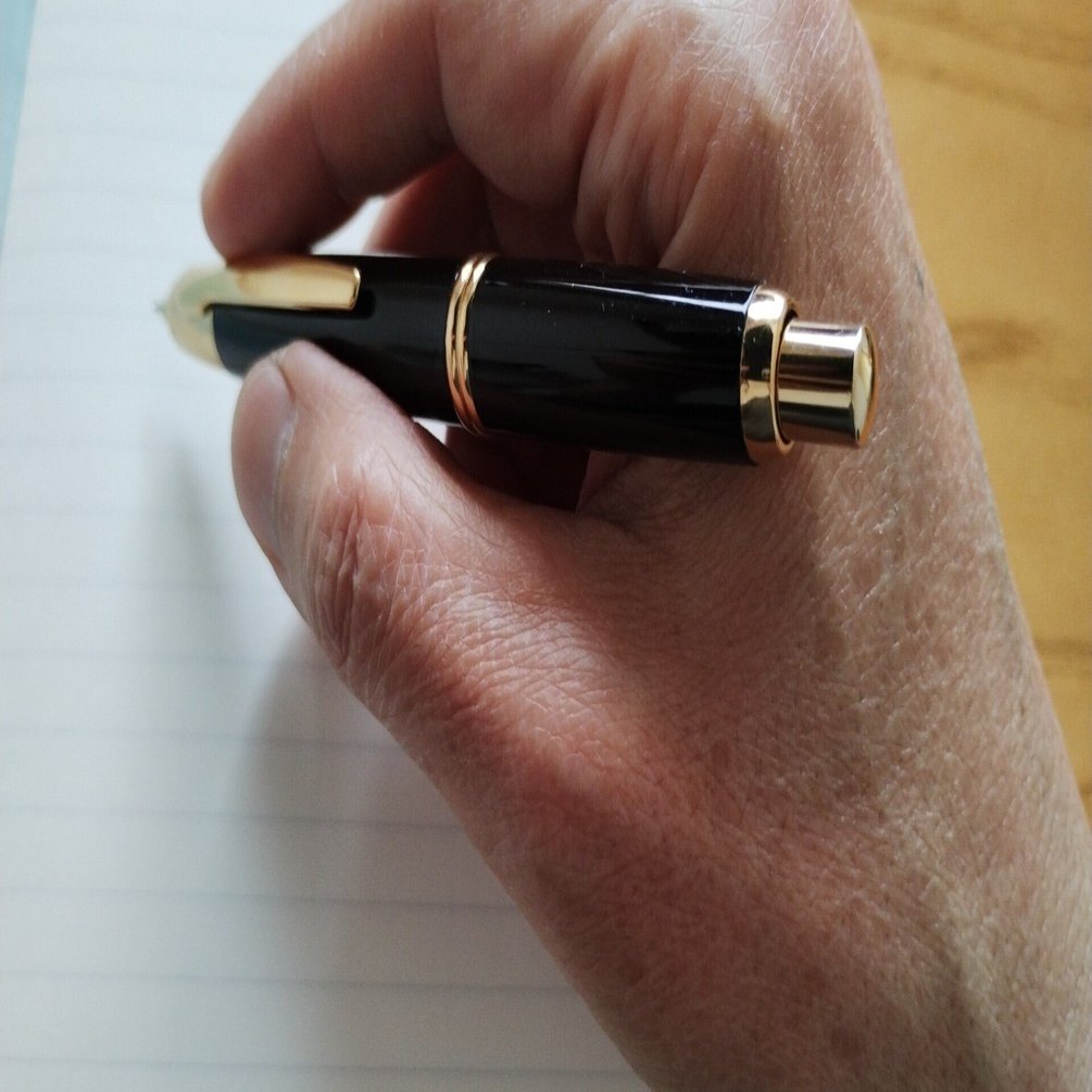 パイロットのキャップレスに溺れる｜踏架 Catch the wind