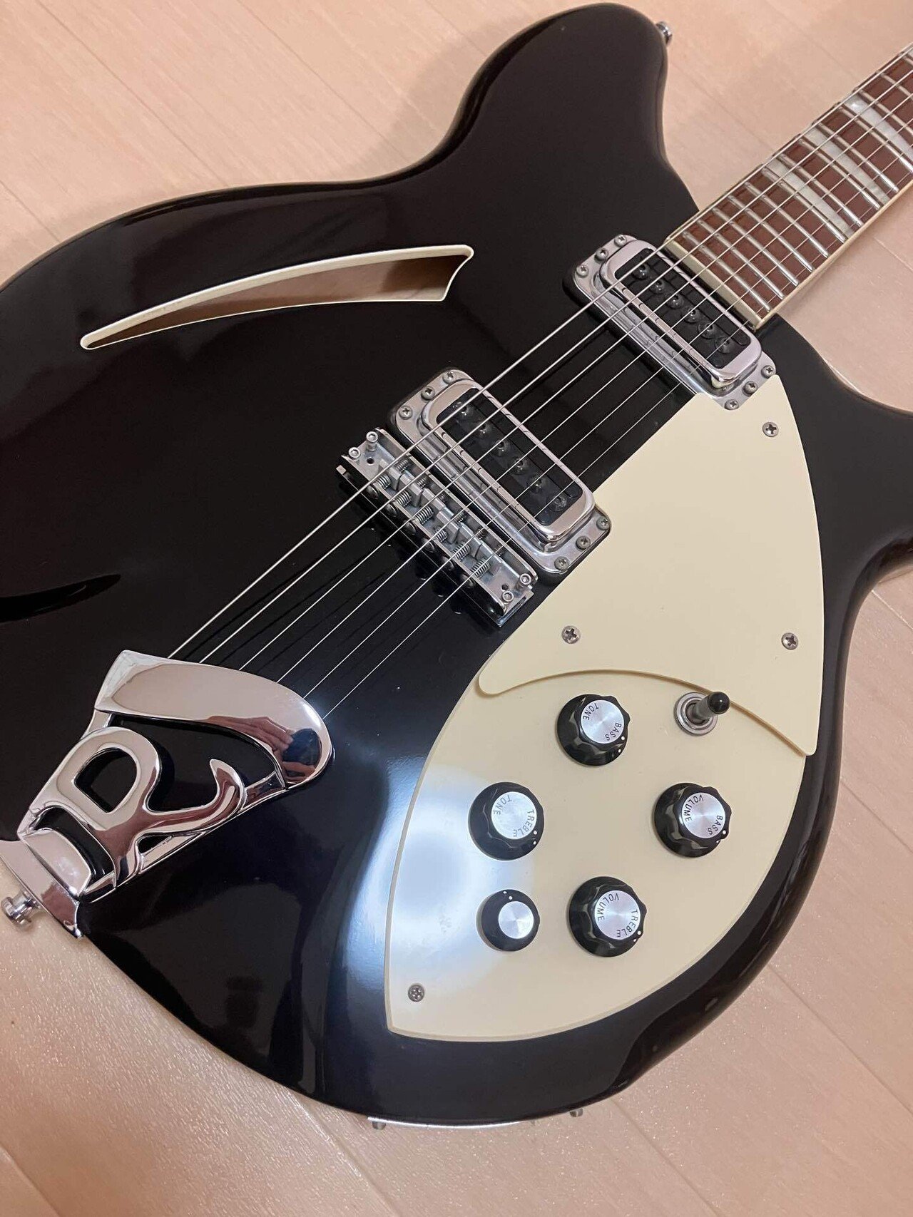 機材のこと】Rickenbacker 360 Jet glo｜ふらんく