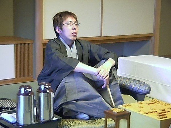 将棋 チェス板じゃなくてなんjのまとめなので 解説がわかりやすくてありがたいw 得意な終盤でボコボコにする 今日も粘っていけるかもと思わせて一瞬で切り落とした 画像あり 鬼畜眼鏡こと羽生善治 直野隆一郎 Note 将棋 チェス板じゃなくてなんjのまとめなので 解説がわかりやすくてありがたいw 得意な終盤でボコボコにする 今日も粘っていけるかもと思わせて一瞬で切り落とした 画像あり 鬼畜眼鏡こと羽生善治 直野隆一郎 Note